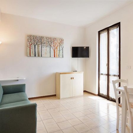 לאזיסה Apartment Rosa Cinderella מראה חיצוני תמונה